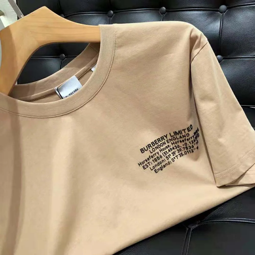 Burberry Location Print Cotton Oversized T-shirt for Women in Sandy Burberry Location Print Cotton Oversized T-shirt for Women in Sandy