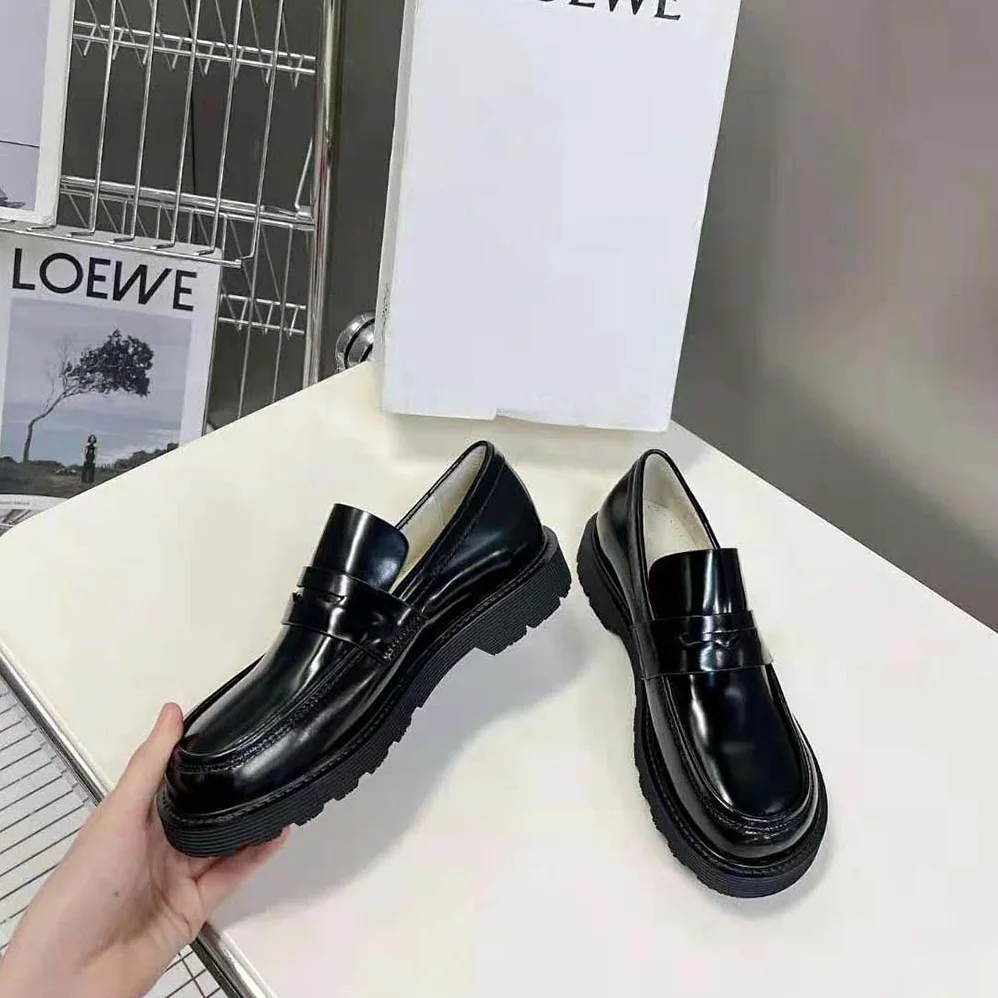 Loewe Blaze Loafer in Bicolour Brushed for Women in off Calfskin Loewe Blaze Loafer in Bicolour Brushed for Women in off Calfskin