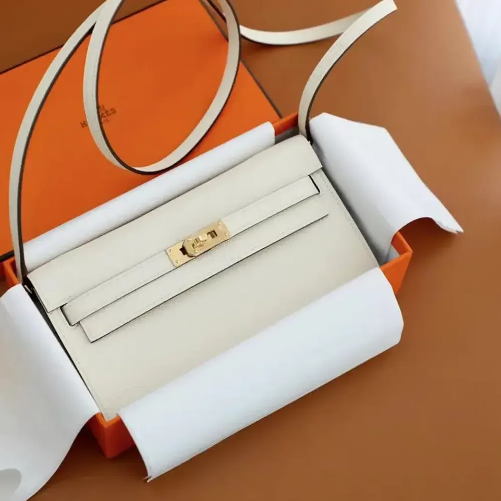 Hermes Kelly To Go in Epsom Leather for Women in White/Gold Hermes Kelly To Go in Epsom Leather for Women in White/Gold