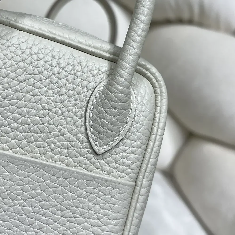 Hermes Lindy Mini 19 in Clemence Leather for Women in White/Gold