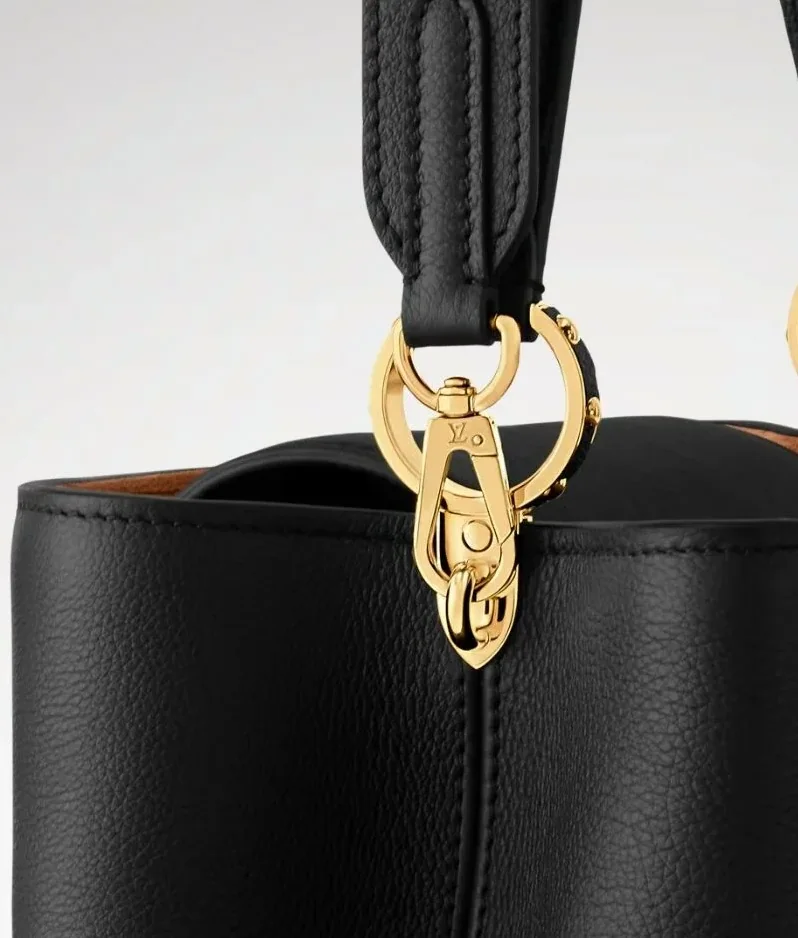 Louis Vuitton Capucines MM Souple Black /