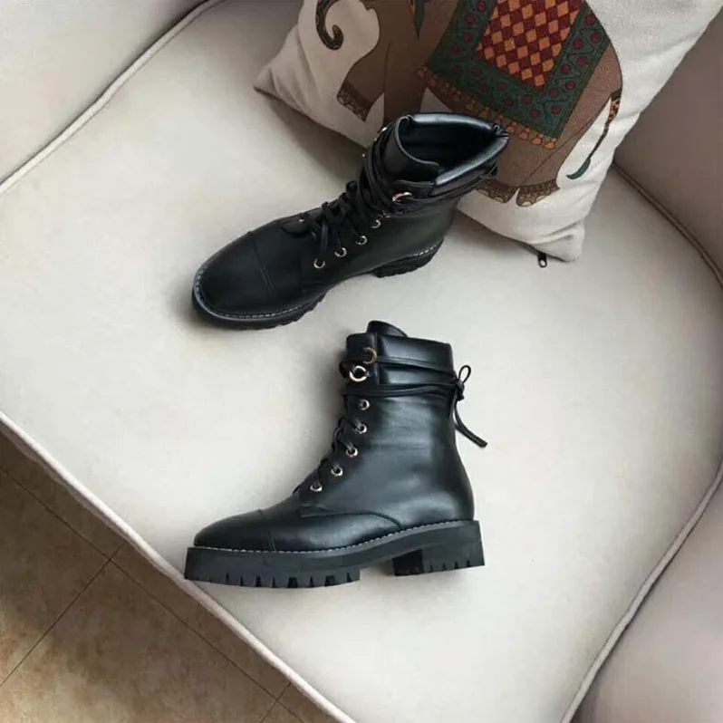 Stuart Weitzman Shoes The Strummer Boot 40mm Heel Hight for Women in Black