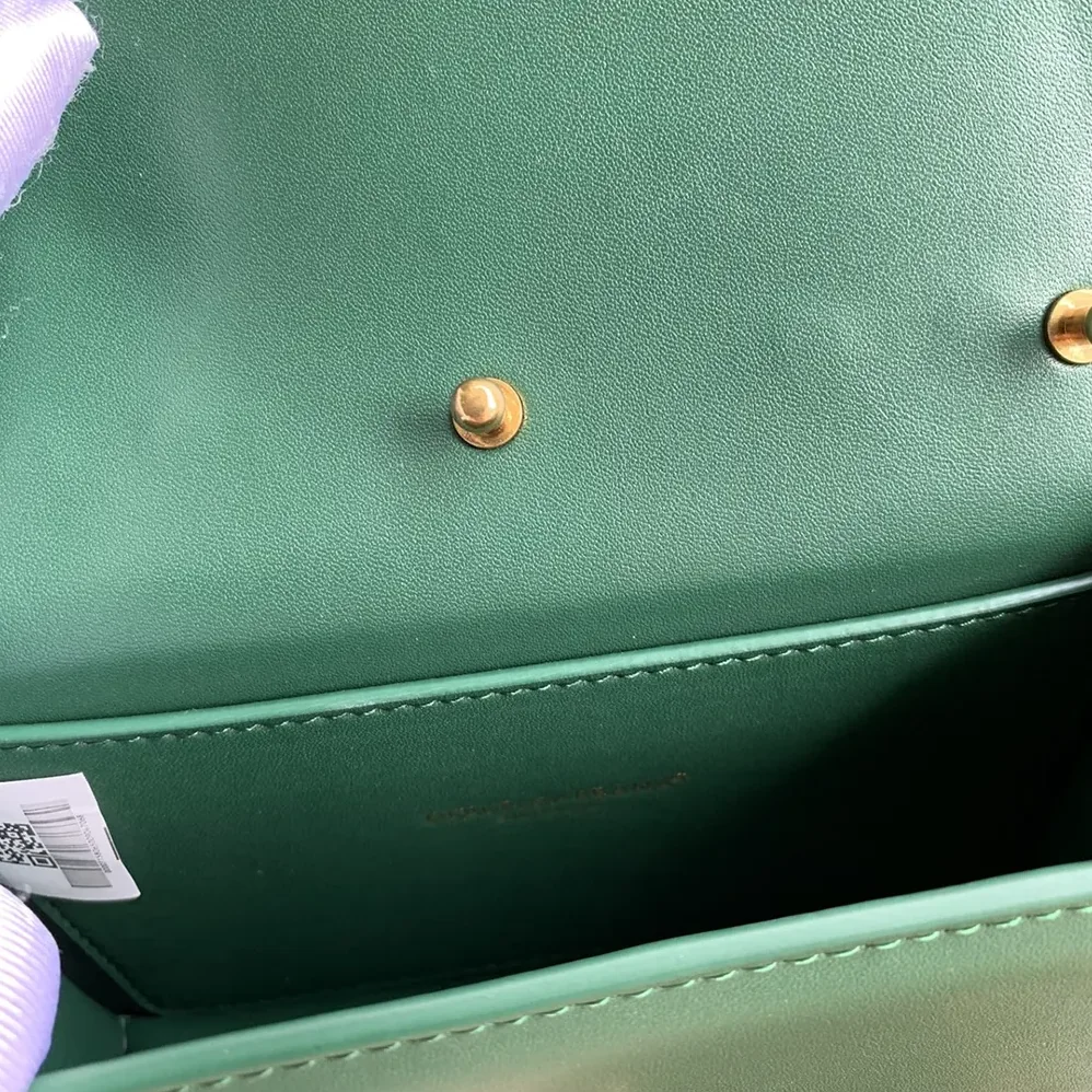 Dolce Gabbana D&G Medium Smooth Calfskin Devotion Bag for Women in Green Dolce Gabbana D&G Medium Smooth Calfskin Devotion Bag for Women in Green