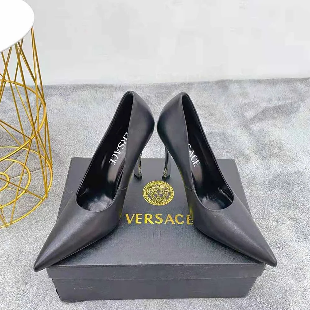 Versace Pin-Point Pumps in Calf leather for Women in Black