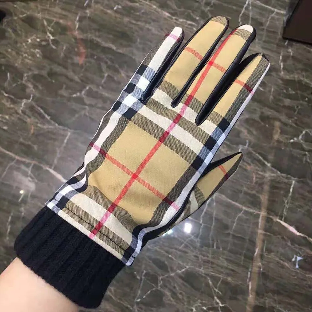 Burberry Vintage Check Bouclé and Leather Gloves for Women in Beige Burberry Vintage Check Bouclé and Leather Gloves for Women in Beige