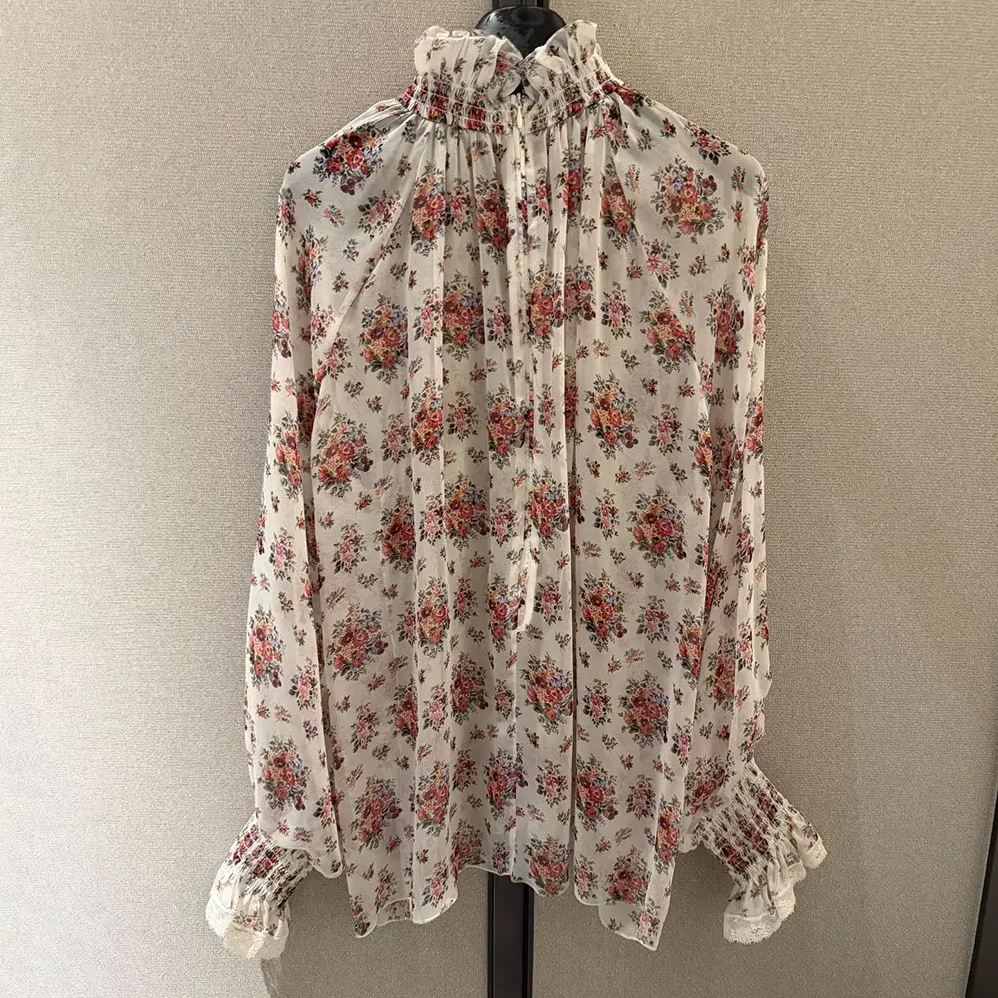 Dolce Gabbana D&G Small Flower Bouquets for Women in Print Chiffon Top Dolce Gabbana D&G Small Flower Bouquets for Women in Print Chiffon Top