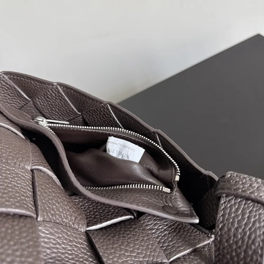 Bottega Veneta Diago for Unisex in Bordeaux