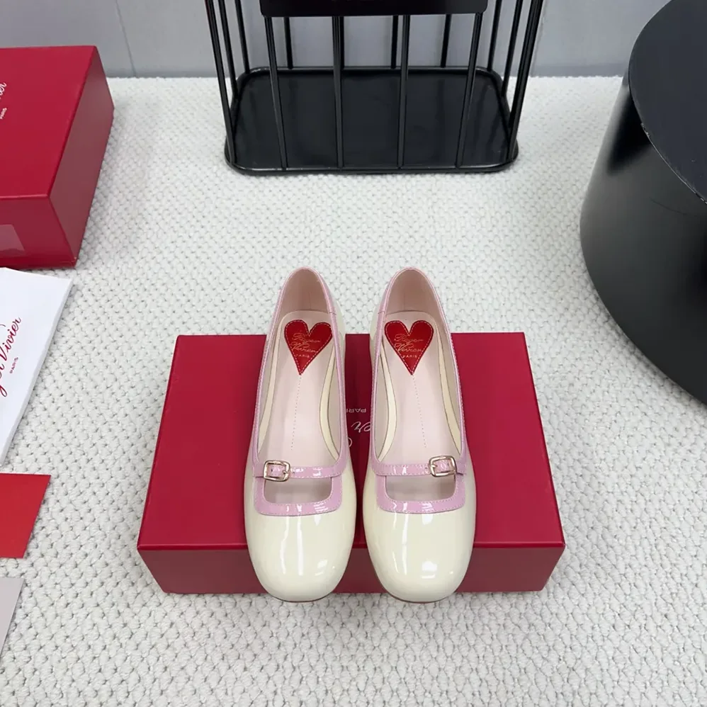 Roger Vivier Viv' Podium Ballerinas in Patent Leather for Women in White Roger Vivier Viv' Podium Ballerinas in Patent Leather for Women in White