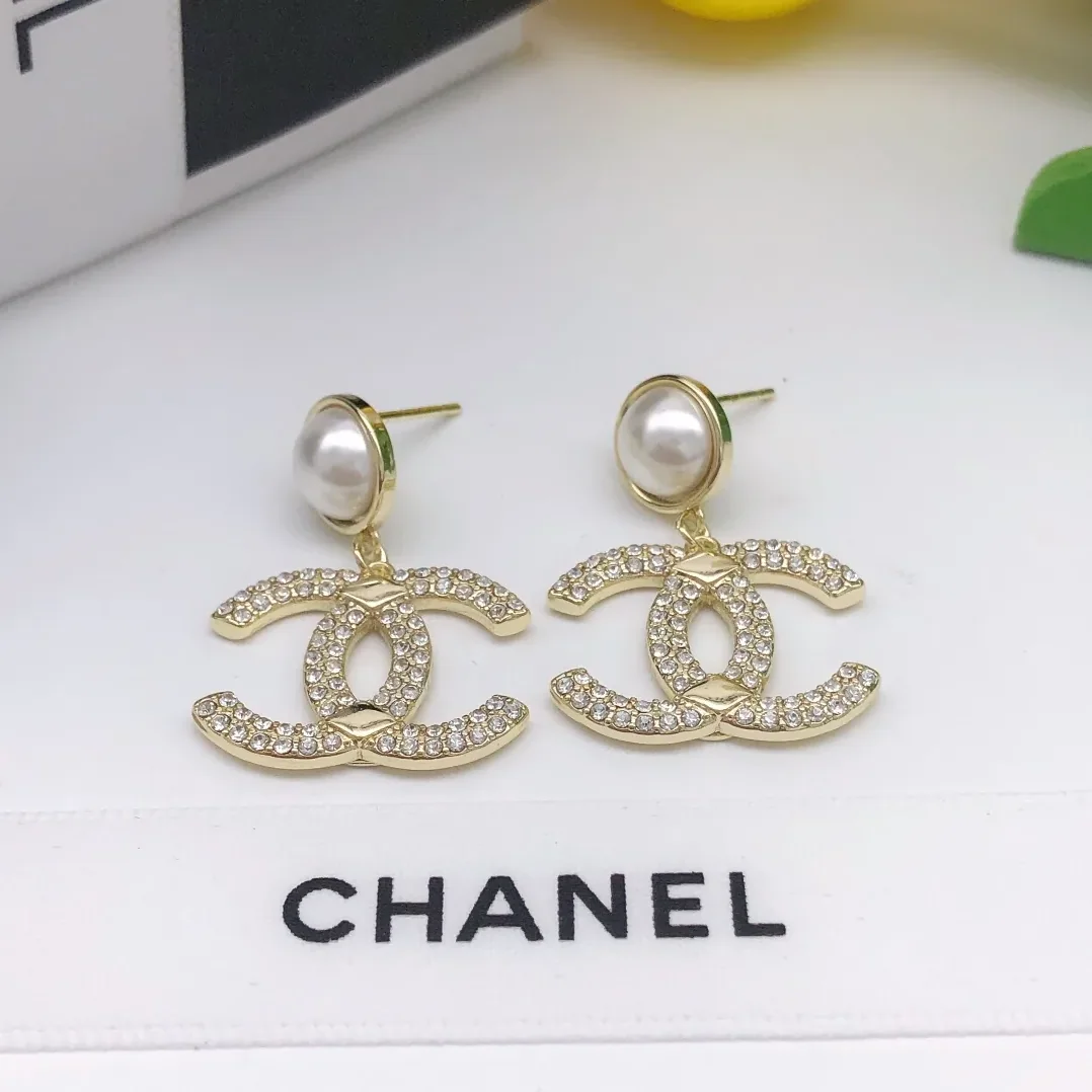 Chanel C in Shaped Earrings Gold Chanel C in Shaped Earrings Gold