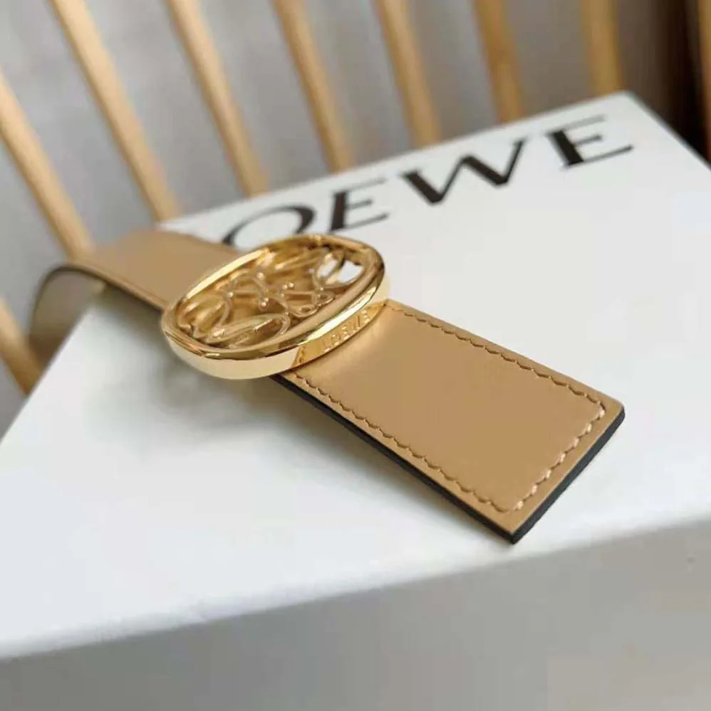 Loewe Reversible Anagram Ellipse Belt in Smooth Calfskin for Women in Beige Loewe Reversible Anagram Ellipse Belt in Smooth Calfskin for Women in Beige