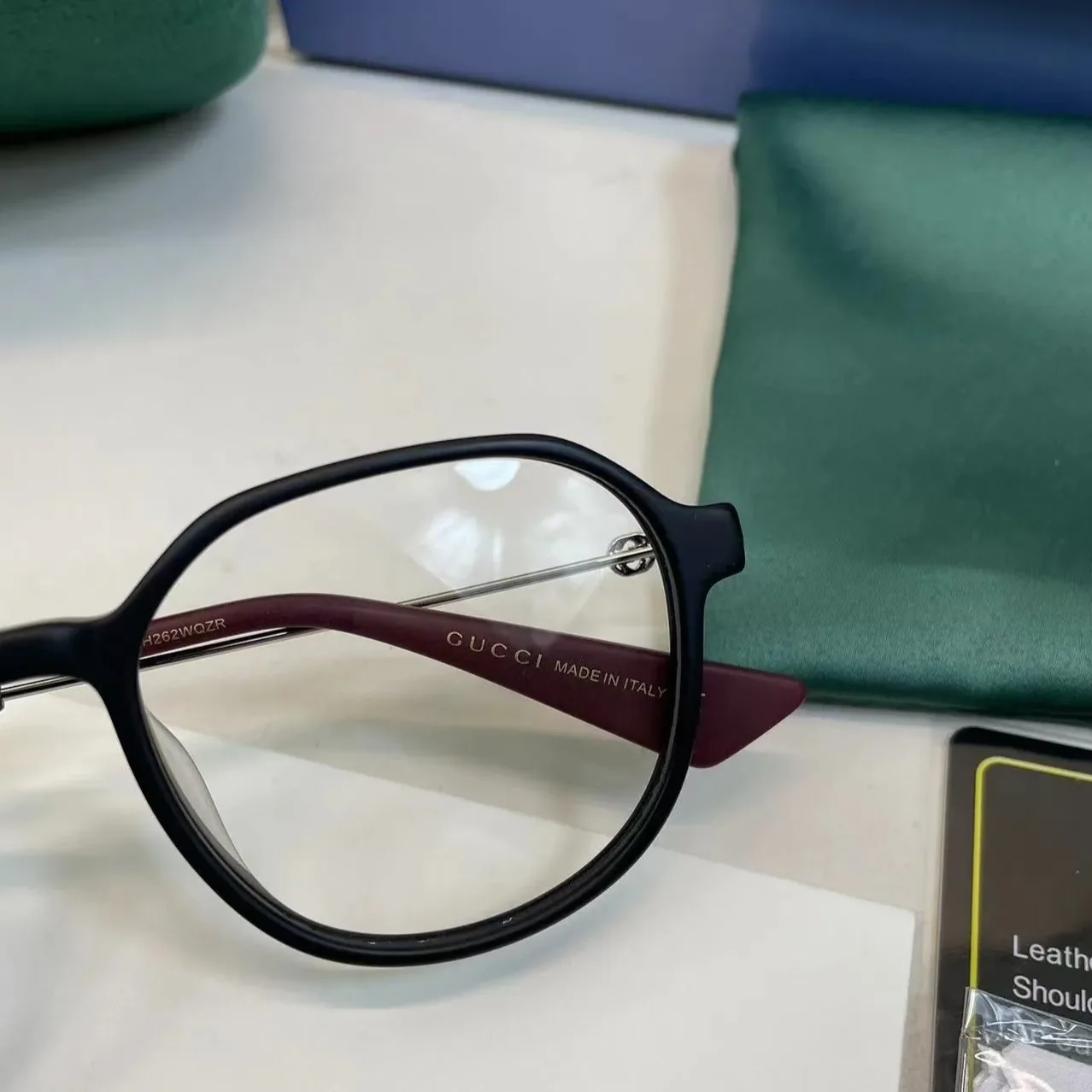 Gucci Round Frame Flat Sunglasses Black Gucci Round Frame Flat Sunglasses Black