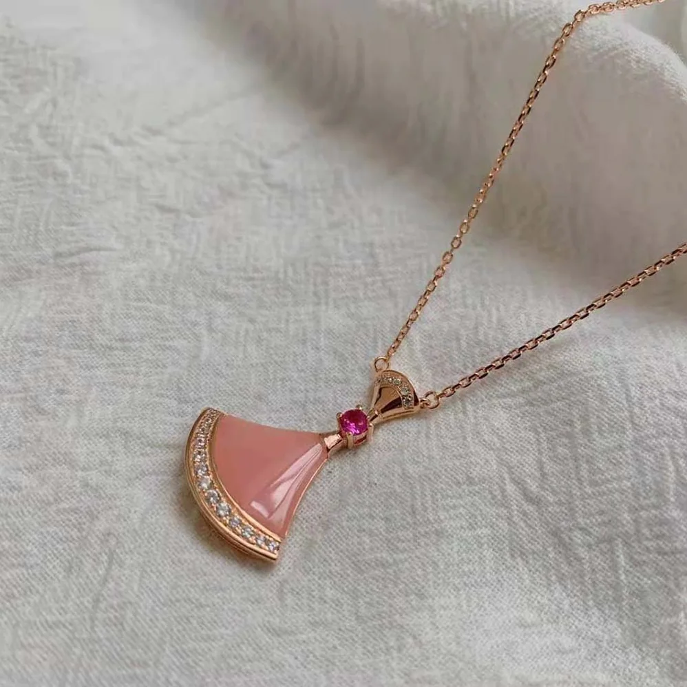 Bvlgari Divas Dream Necklace in 18 KT Rose Gold for Women Bvlgari Divas Dream Necklace in 18 KT Rose Gold for Women