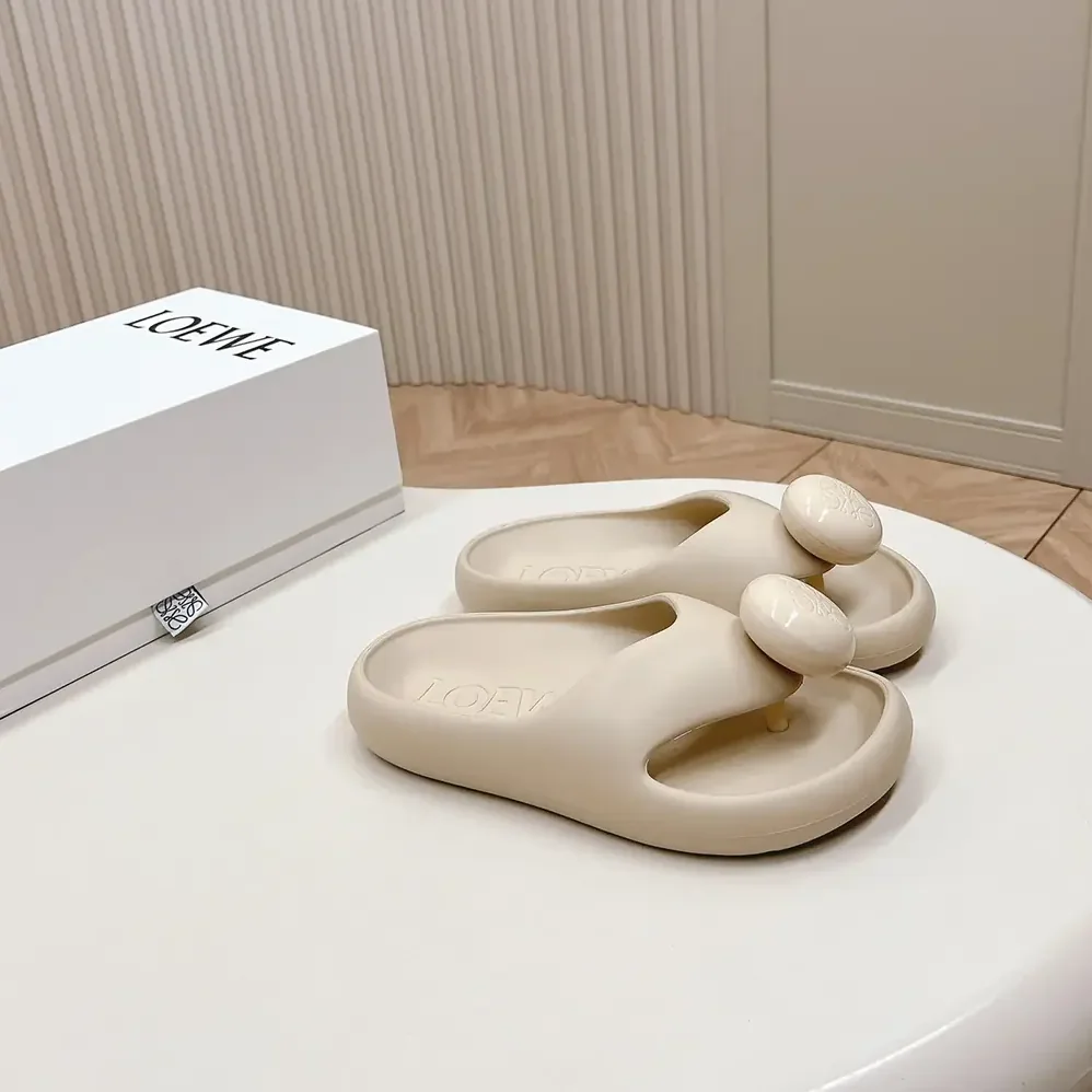 Loewe Foam Pebble Sandal for Women in White