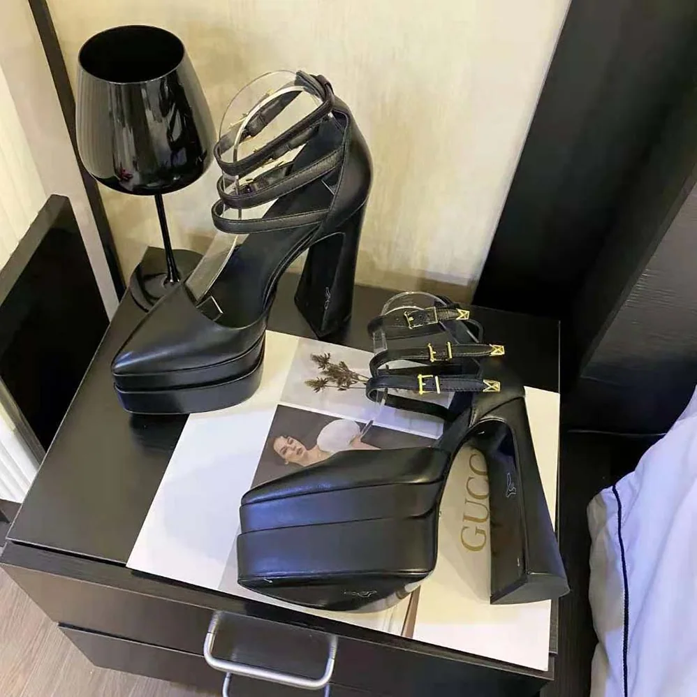 Versace Aevitas Pointy Platform Pumps in 16cm Heel Height for Women in Black Versace Aevitas Pointy Platform Pumps in 16cm Heel Height for Women in Black