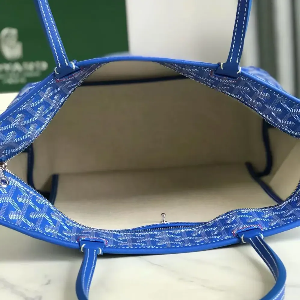Goyard Sac Artois MM in Goyardine Canvas & Chevroches Calfskin for Women in Blue Goyard Sac Artois MM in Goyardine Canvas & Chevroches Calfskin for Women in Blue