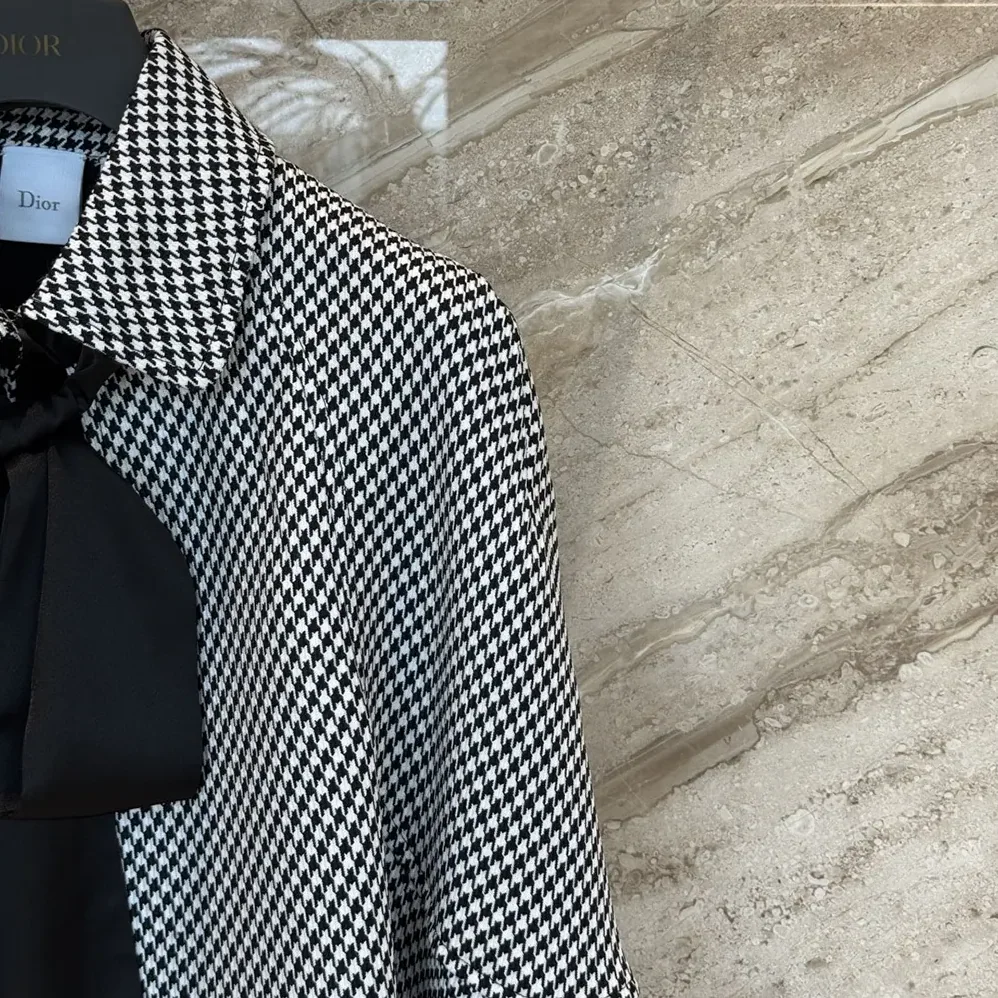 Dior Cape with Tied Neckline Black and White Houndstooth Silk-Virgin for Women in Wool Blend