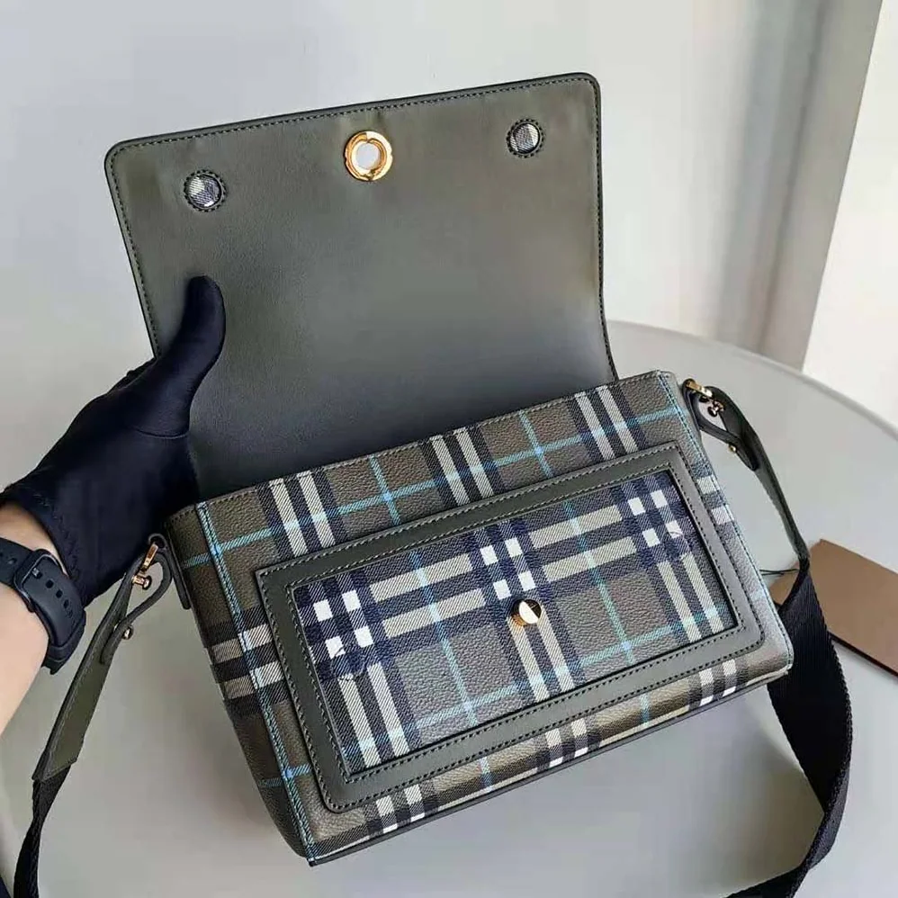 Burberry Note Bag for Women in Green