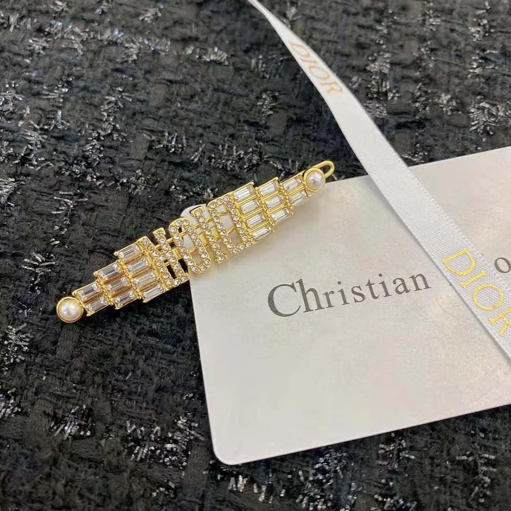 Dior Dio(r)evolution Barrette Gold-Finish Metal with White Crystals and White Resin Pearls for Women Dior Dio(r)evolution Barrette Gold-Finish Metal with White Crystals and White Resin Pearls for Women