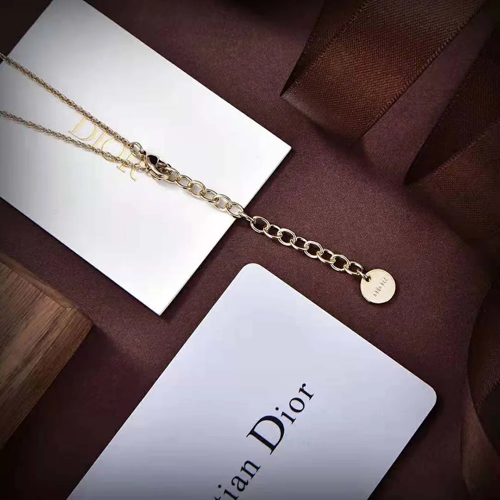 Dior Dior Métamorphose Necklace Gold-Finish Metal and White Resin Pearls for Women Dior Dior Métamorphose Necklace Gold-Finish Metal and White Resin Pearls for Women