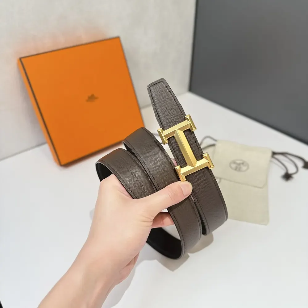 Hermes H Belt Buckle & Reversible Leather Strap 32 mm for Unisex in Black/Gold Hermes H Belt Buckle & Reversible Leather Strap 32 mm for Unisex in Black/Gold