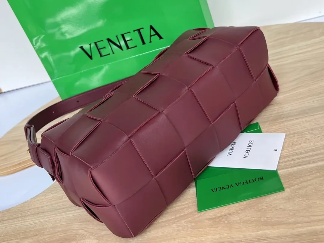 Bottega Veneta Brick Cassette Red Bottega Veneta Brick Cassette Red