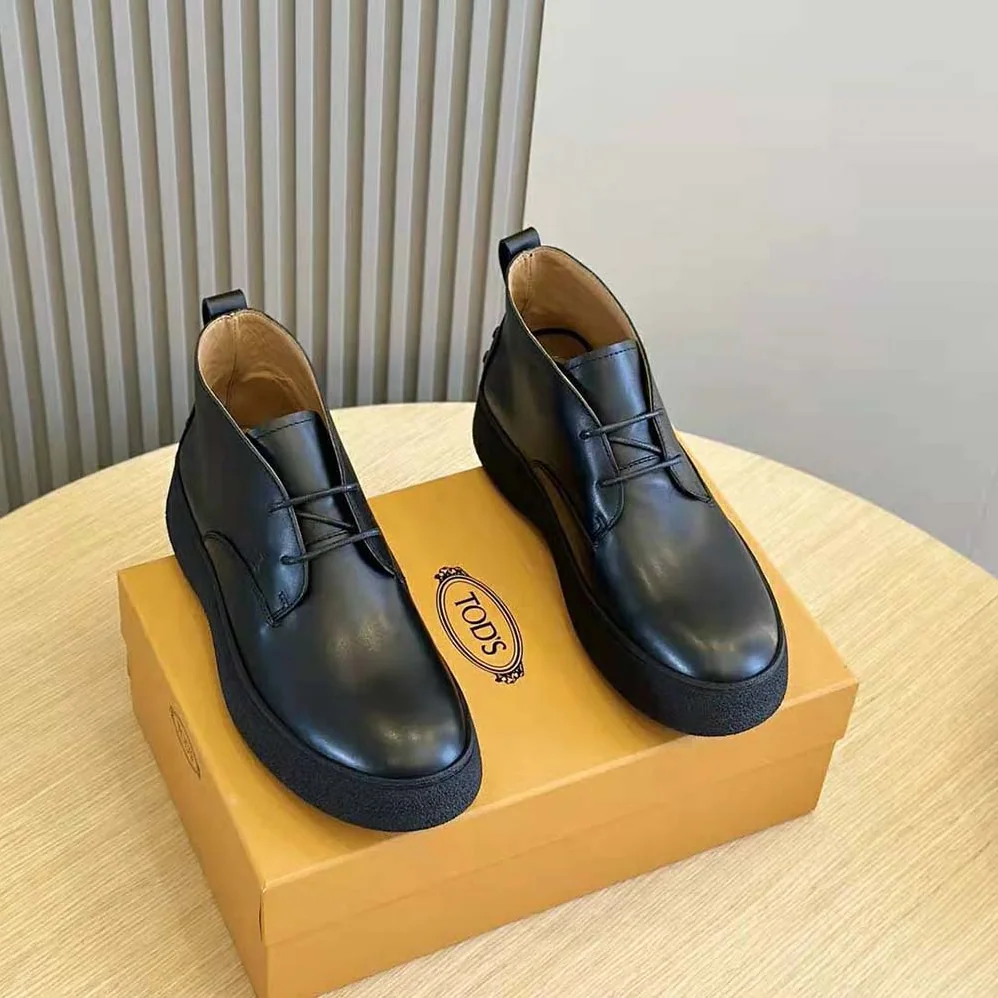 Tod's W. G. Desert Boots in Leather for Men in Black Tod's W. G. Desert Boots in Leather for Men in Black