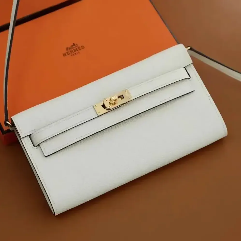 Hermes Kelly To Go in Epsom Leather for Women in White/Gold Hermes Kelly To Go in Epsom Leather for Women in White/Gold