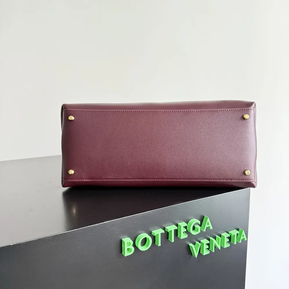 Bottega Veneta Medium Campana for Women in Barolo Bottega Veneta Medium Campana for Women in Barolo