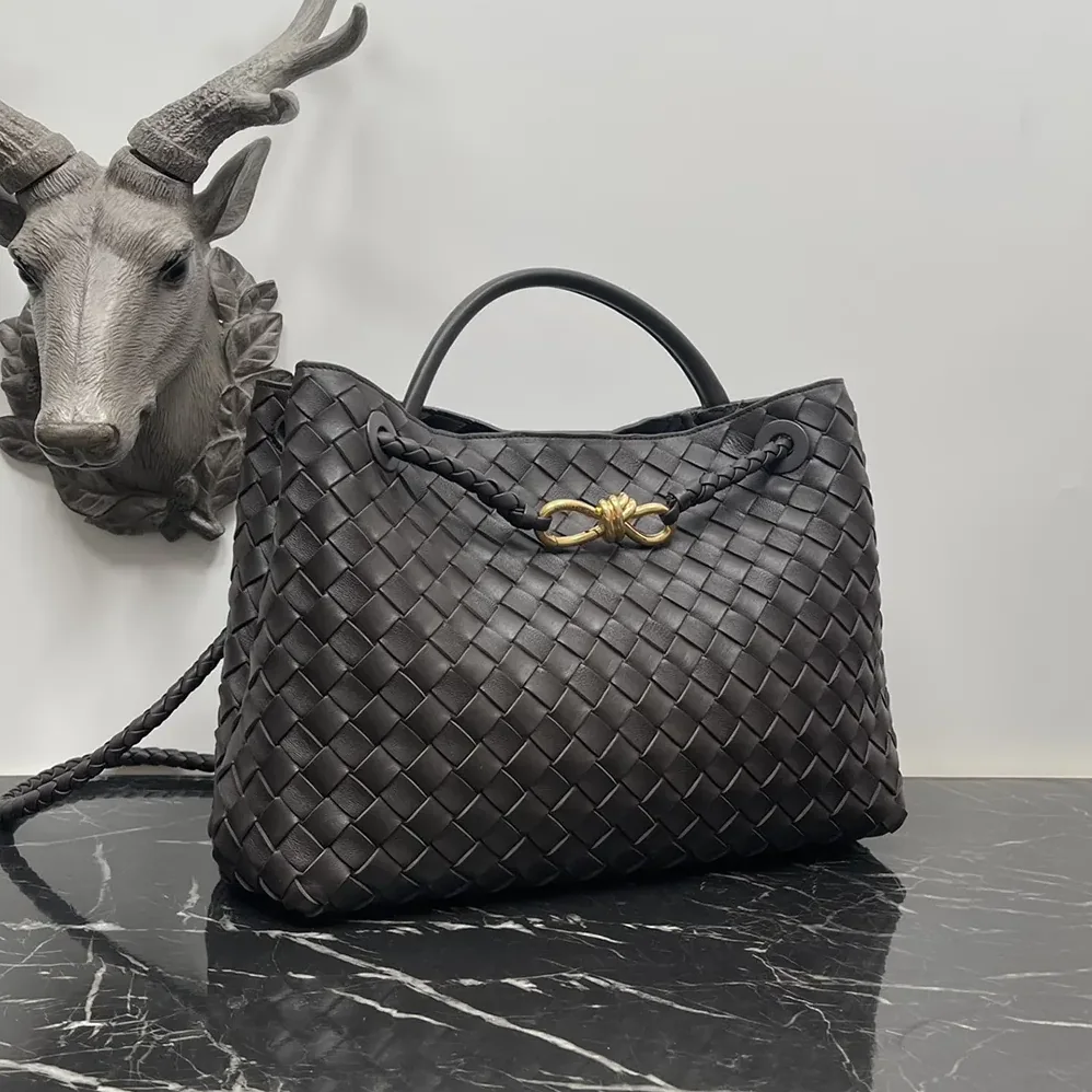 Bottega Veneta Medium Andiamo in Lambskin Leather for Women in Chocolate Brown Bottega Veneta Medium Andiamo in Lambskin Leather for Women in Chocolate Brown