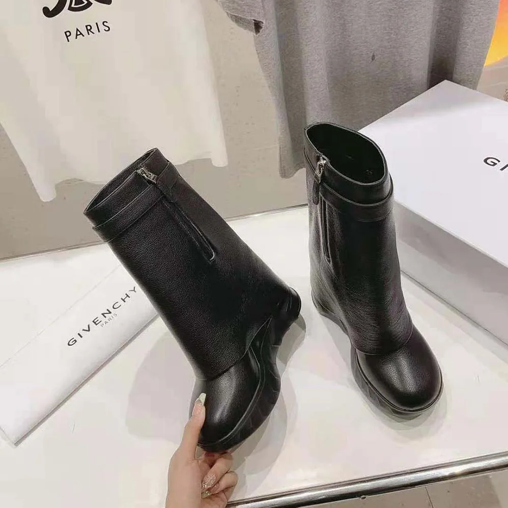 Givenchy Shark Lock Biker Ankle Boots in Grained Leather for Women in Black Givenchy Shark Lock Biker Ankle Boots in Grained Leather for Women in Black