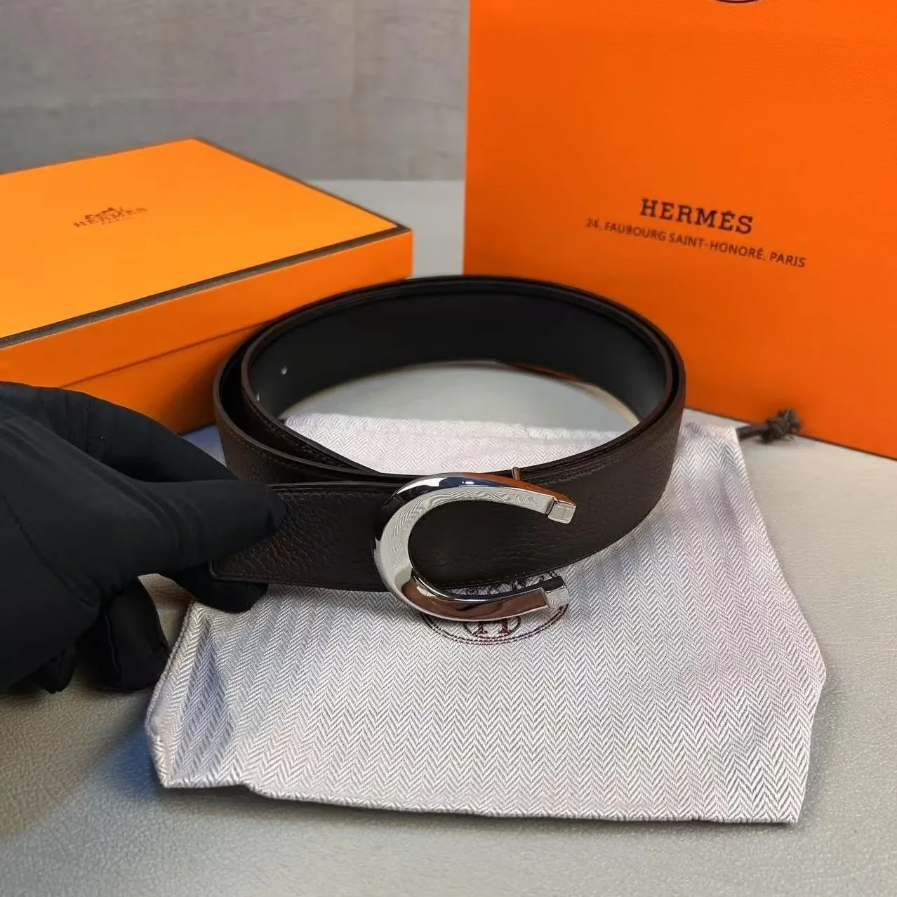 Hermès Luck Belt Buckle Reversible Leather Strap Noir in Chocolat