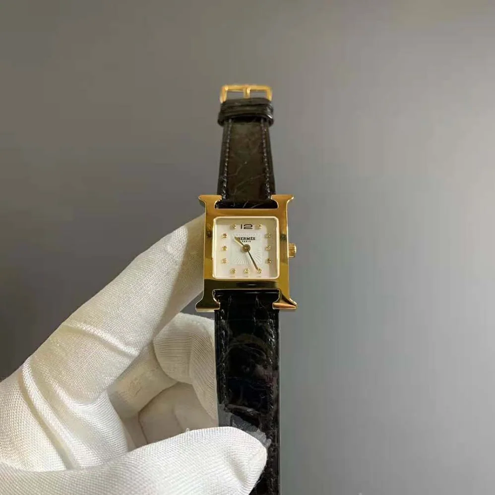 Hermes Heure H Watch Mini Model Quartz Movement 21 mm in Rose Gold for Women in Black Hermes Heure H Watch Mini Model Quartz Movement 21 mm in Rose Gold for Women in Black