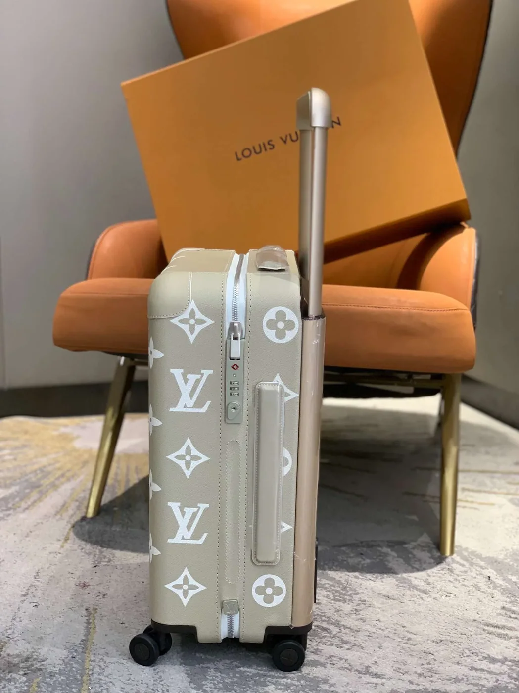 Louis Vuitton Horizon 55 Suitcase Grey Champagne Hardware Louis Vuitton Horizon 55 Suitcase Grey Champagne Hardware