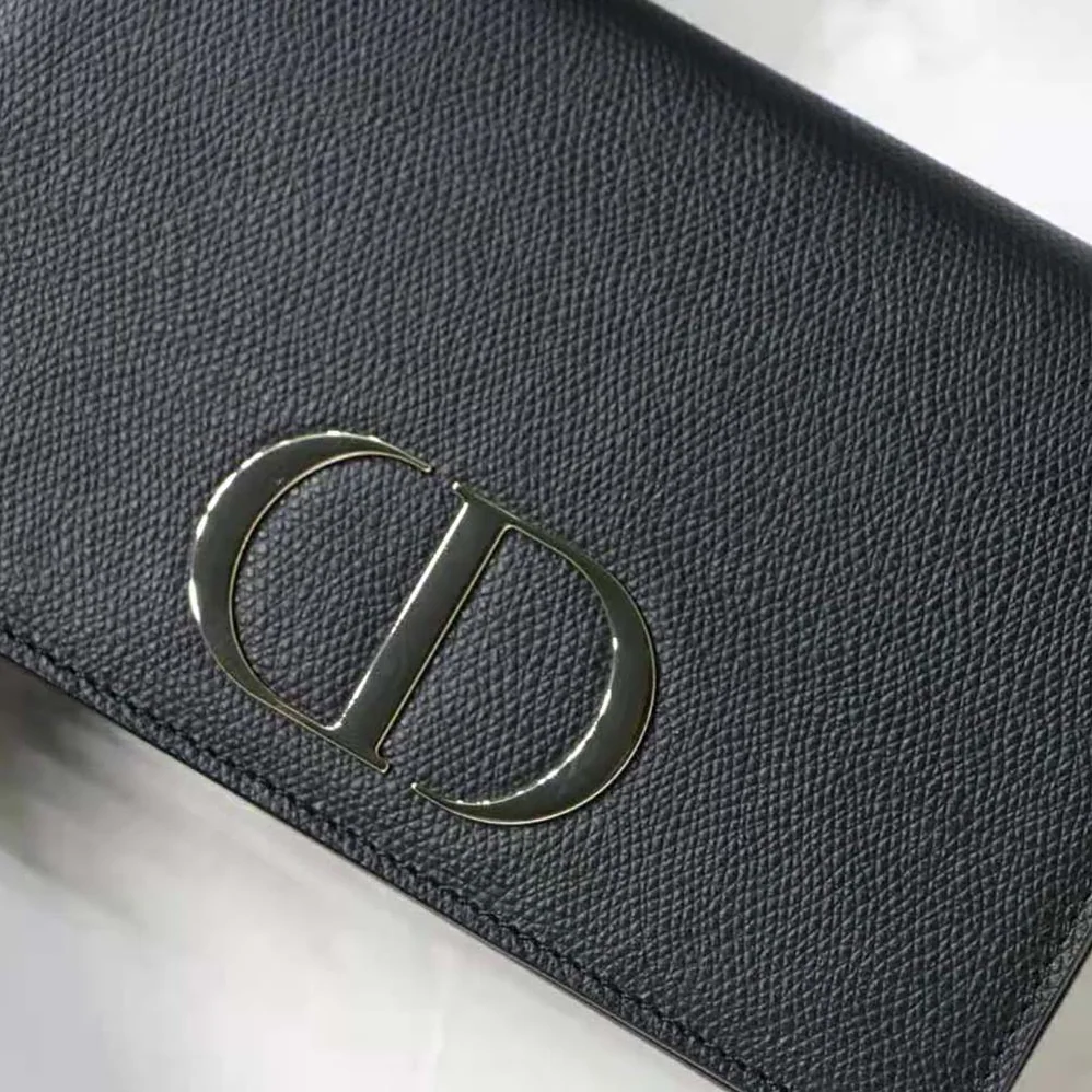 Dior 30 Montaigne 2-in-1 Pouch Stone Grained Calfskin for Women in Black Dior 30 Montaigne 2-in-1 Pouch Stone Grained Calfskin for Women in Black