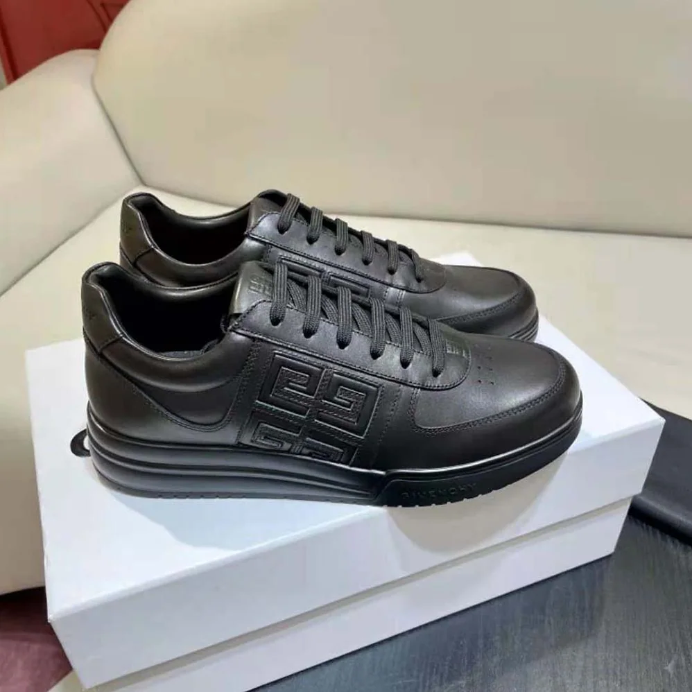 Givenchy G4 Sneakers in Leather for Men in Black Givenchy G4 Sneakers in Leather for Men in Black