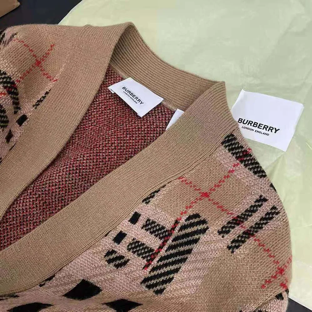 Burberry Check Cashmere Jacquard Cardigan for Women in Brown Burberry Check Cashmere Jacquard Cardigan for Women in Brown