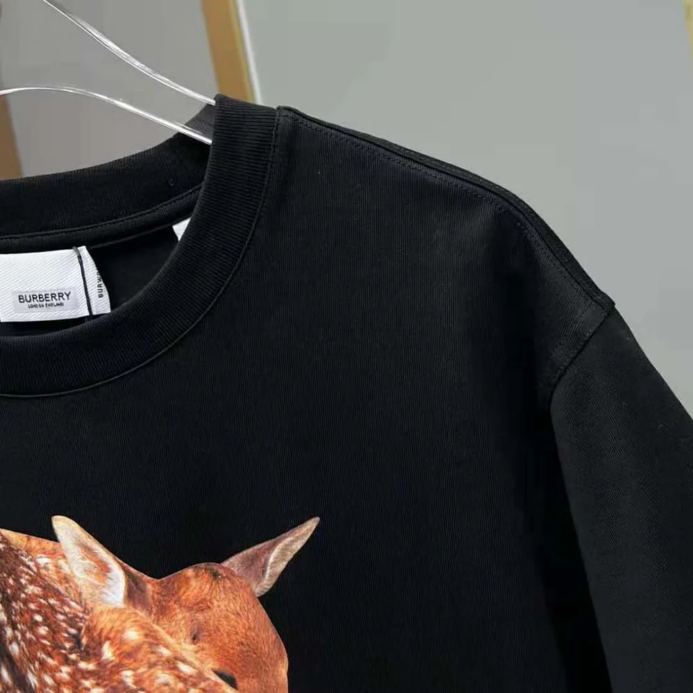 Burberry Deer Print Cotton Oversized T-shirt for Women in Black