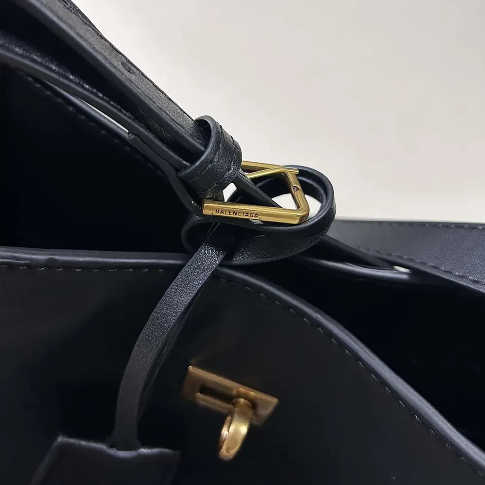 Balenciaga Bel Air Small Hobo Bag in Black for Women Balenciaga Bel Air Small Hobo Bag in Black for Women