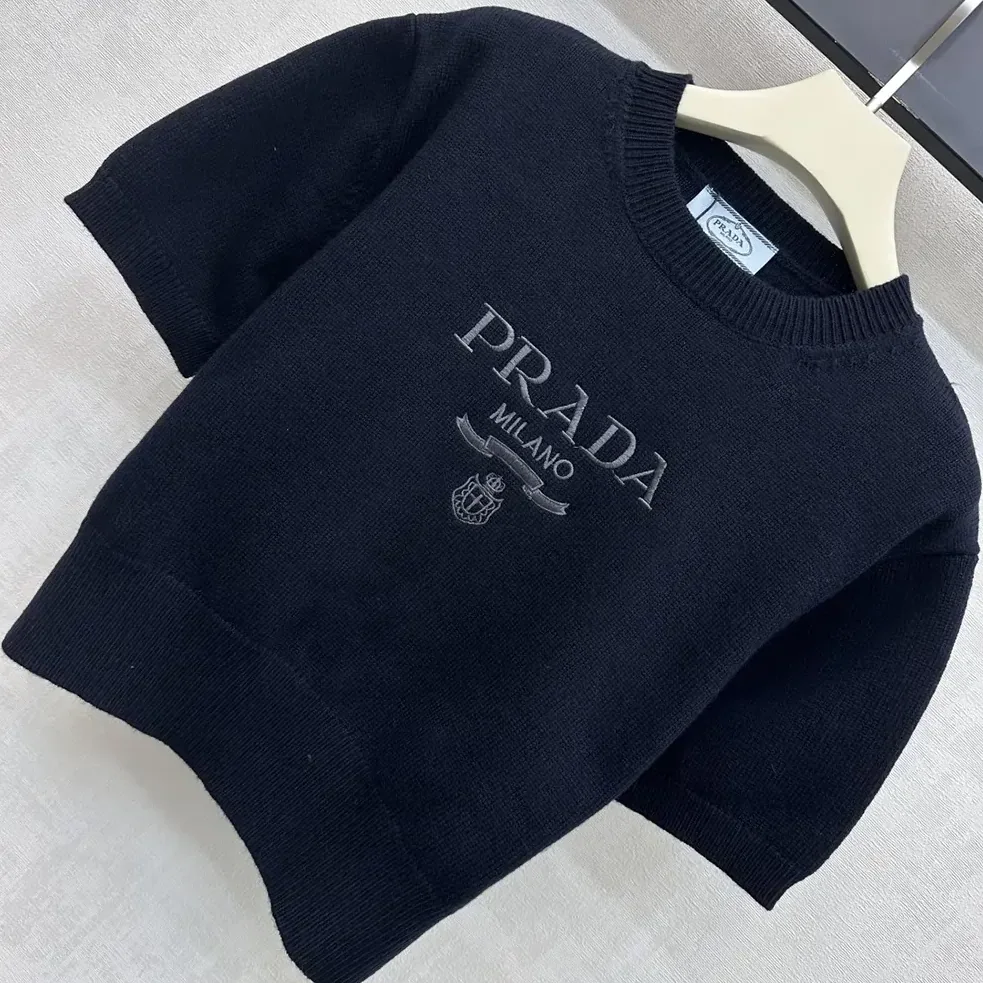 Prada Wool And Cashmere Crew-Neck Sweater for Women in Black
