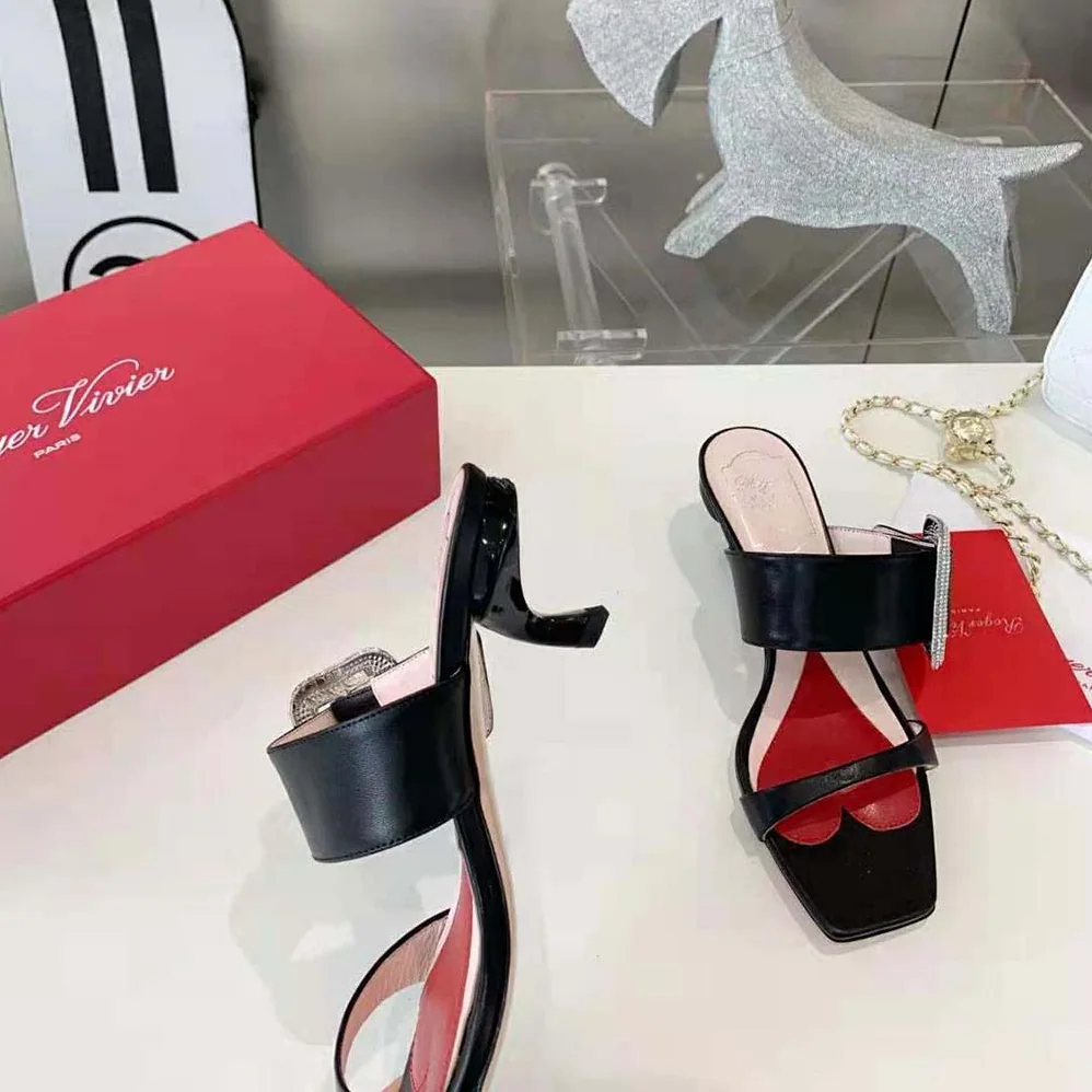 Roger Vivier Viv Choc Side Strass Buckle Mules in Leather for Women in Black Roger Vivier Viv Choc Side Strass Buckle Mules in Leather for Women in Black