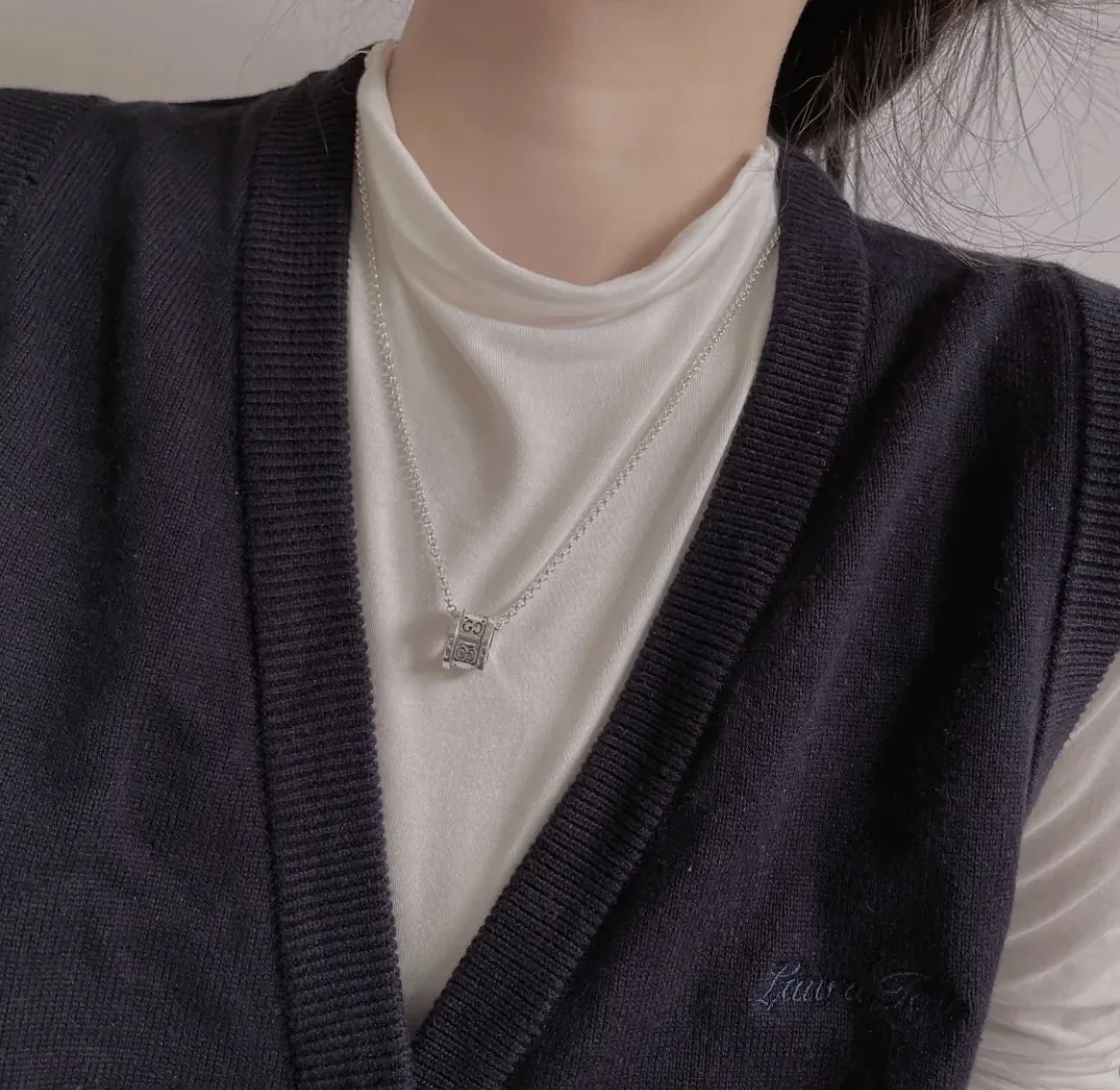 Gucci Hollow Waist Necklace Silver
