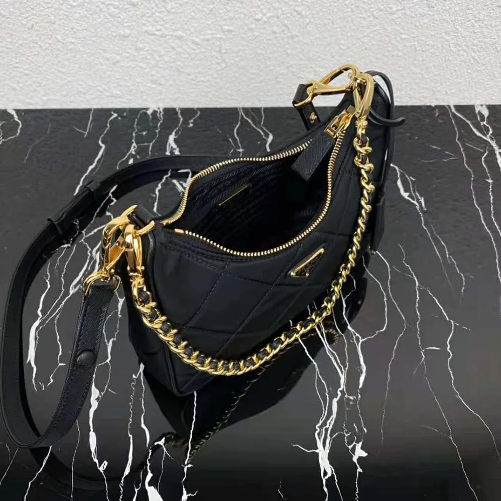 Prada Prada Re-Edition 1995 Chaîne Re-Nylon mini-bag for Women in Black