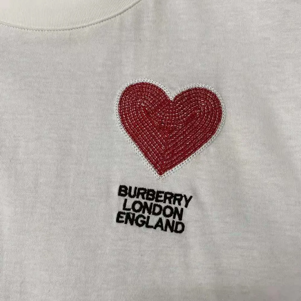 Burberry Heart Motif Cotton T-shirt for Women in White Burberry Heart Motif Cotton T-shirt for Women in White