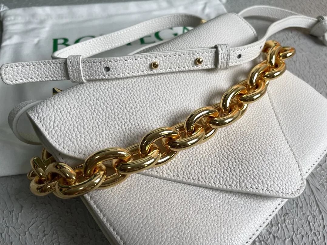 Bottega Veneta Mount White Bottega Veneta Mount White