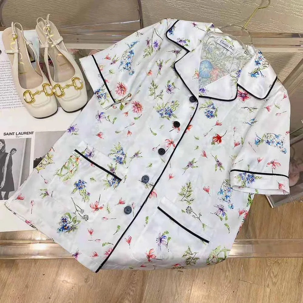 Dior Chez Moi Short-Sleeved Shirt White Silk Twill with Multicolor D for Women in Constellation Motif Dior Chez Moi Short-Sleeved Shirt White Silk Twill with Multicolor D for Women in Constellation Motif