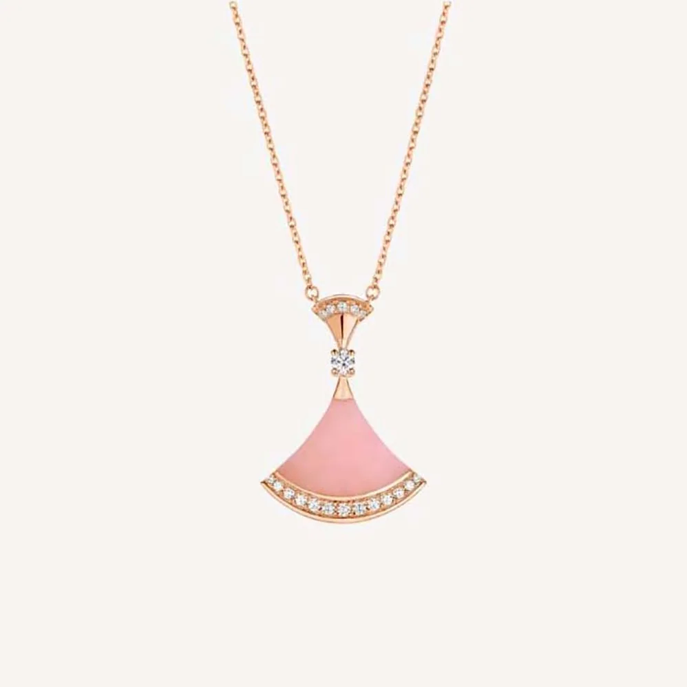 Bvlgari DIVAS' DREAM Necklace in 18 KT Rose Gold with Pendant Set for Women in Pink Bvlgari DIVAS' DREAM Necklace in 18 KT Rose Gold with Pendant Set for Women in Pink