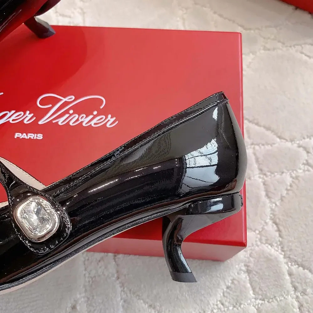 Roger Vivier Mary Jane Virgule 55 Mules in Patent Leather for Women in Black Roger Vivier Mary Jane Virgule 55 Mules in Patent Leather for Women in Black