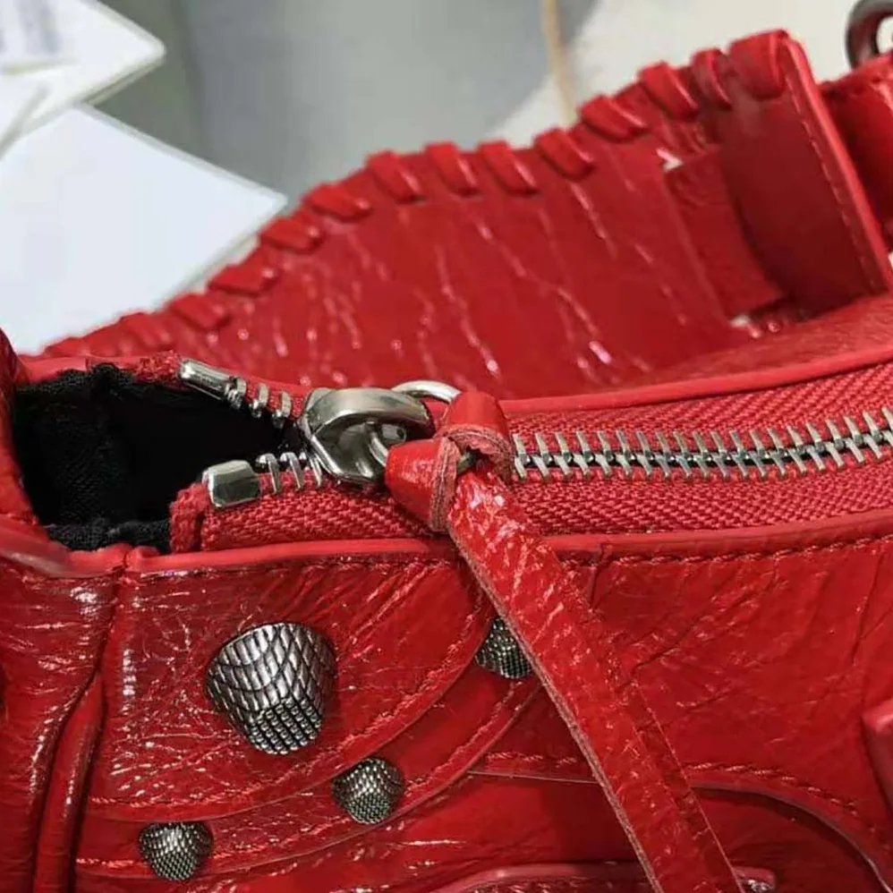 Balenciaga Le Cagole XS Shoulder Bag in Red for Women Balenciaga Le Cagole XS Shoulder Bag in Red for Women