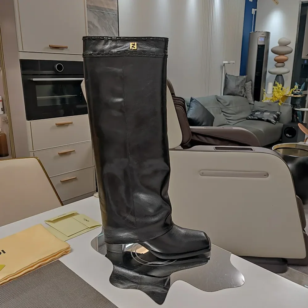 Fendi Show Black Leather Hhigh for Women in heeled Boots Fendi Show Black Leather Hhigh for Women in heeled Boots