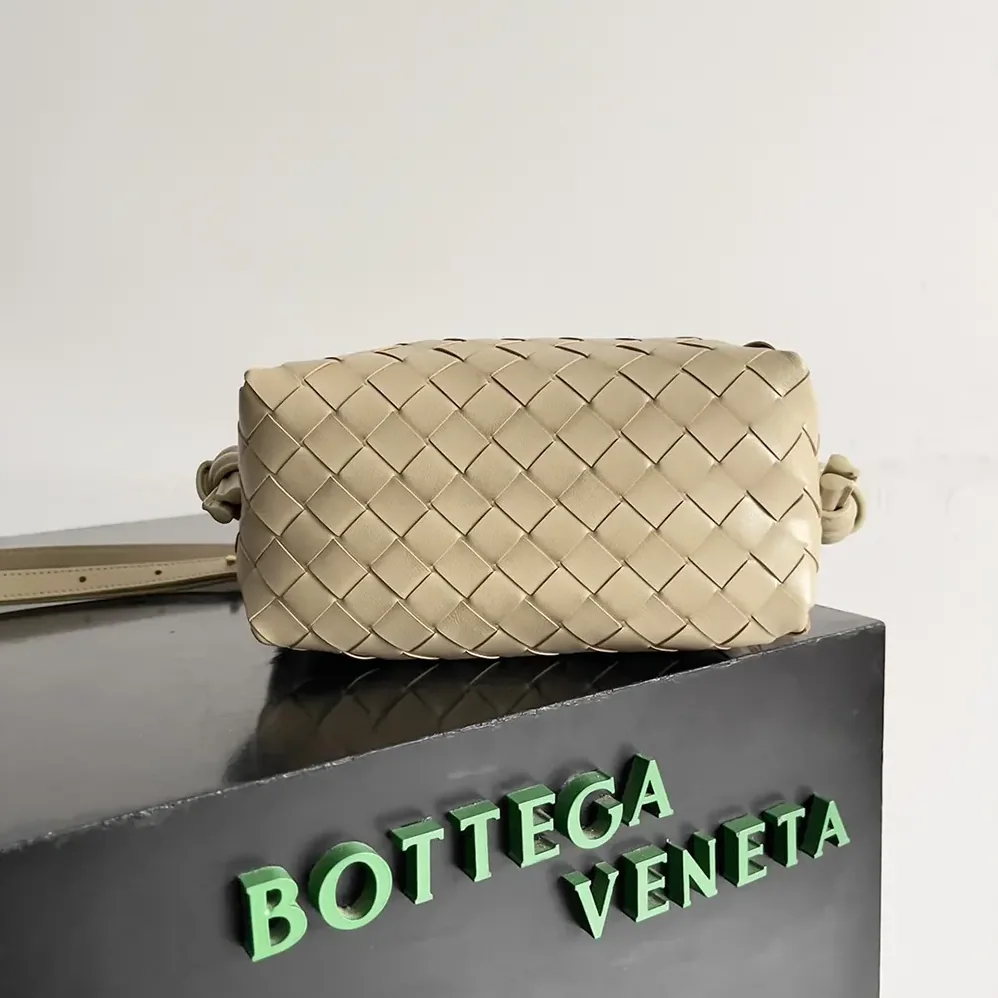 Bottega Veneta Top Handle Loop in Intrecciato Leather for Women in Light Beige
